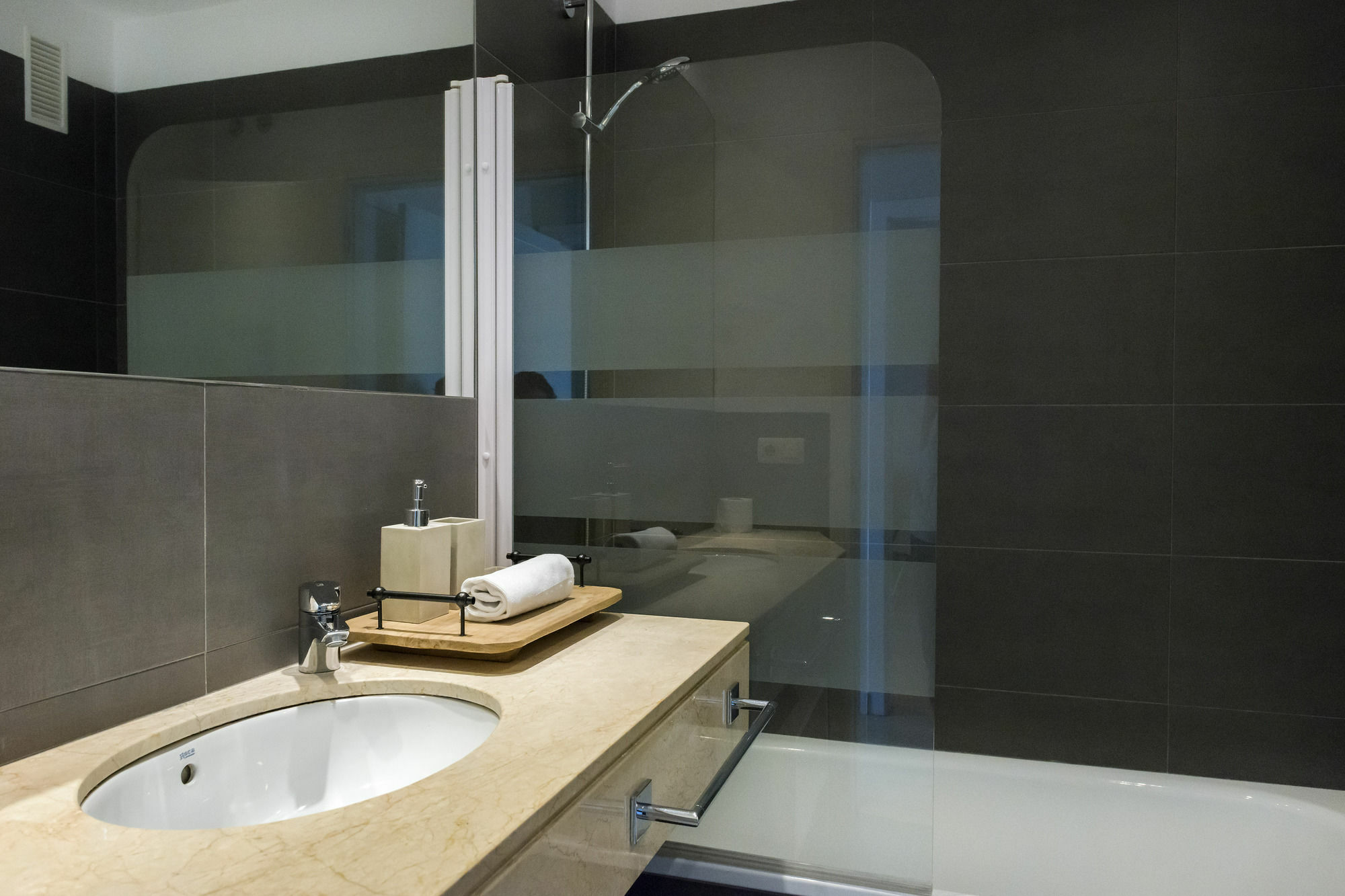 Four Petals Barcelona Boutique Apartments Екстер'єр фото