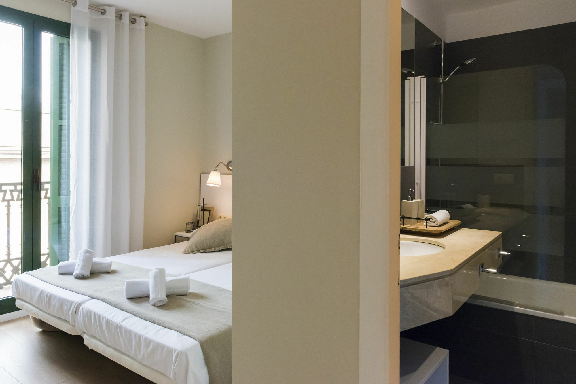Four Petals Barcelona Boutique Apartments Екстер'єр фото